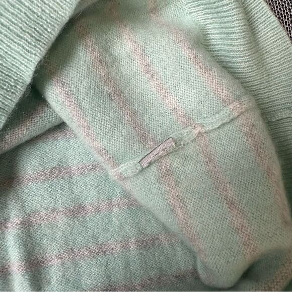 Lord & Taylor 100% Cashmere V-Neck Striped Sweater Sz Medium - Picture 9 of 11
